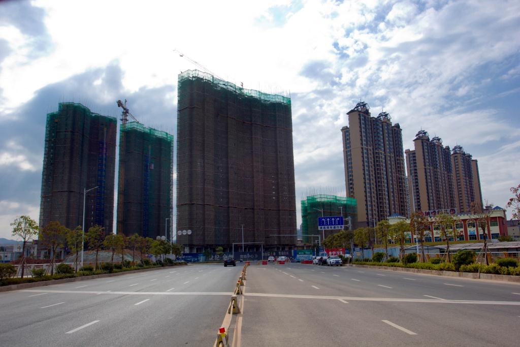 世紀(jì)金湖花園建筑群（建筑面積22444㎡，22棟服務(wù)型公寓，10棟高層建筑）